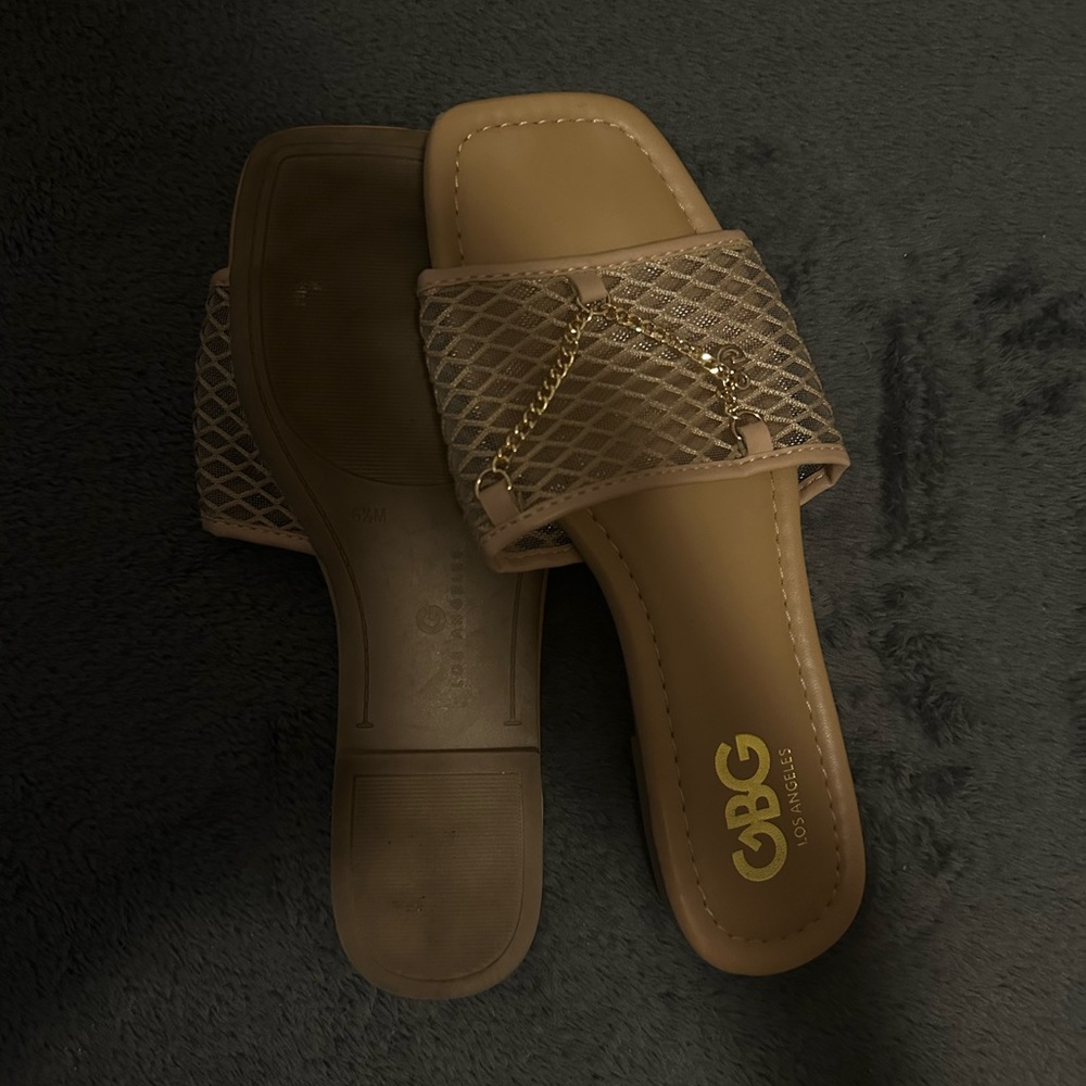 Sandals. - Picture 2 of 2